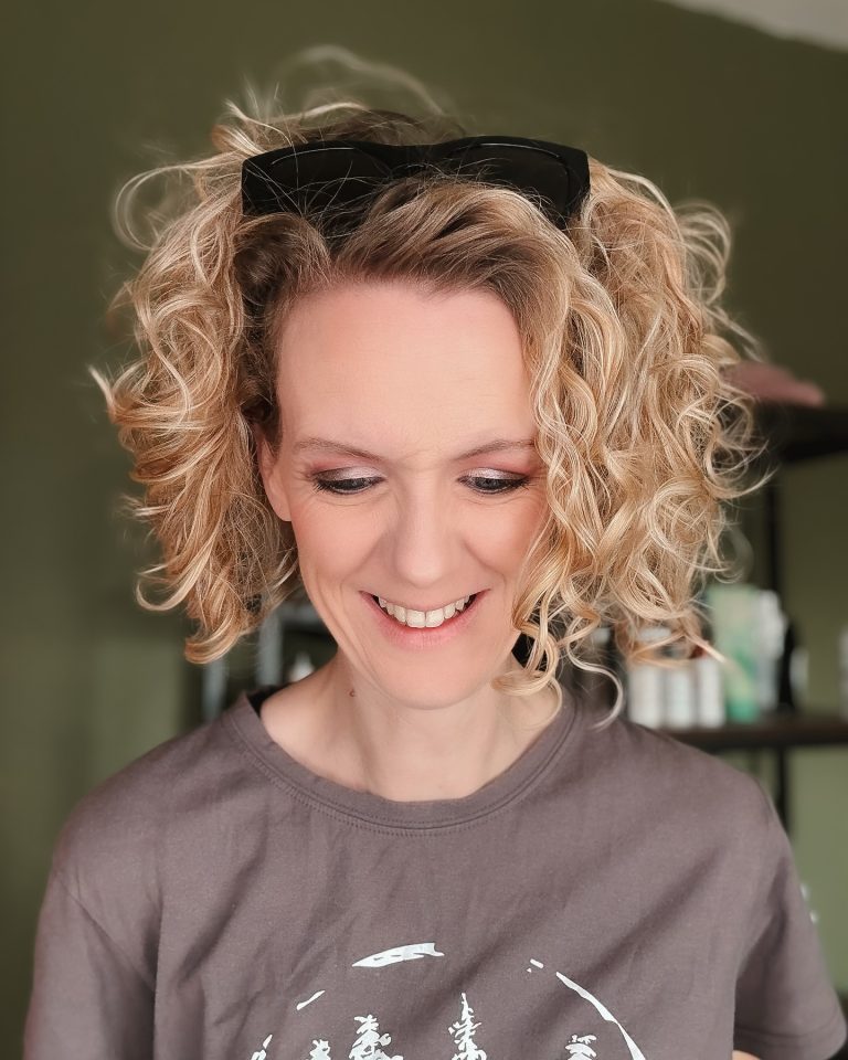 14 Flattering Curly Hairstyles for Women Over 40
