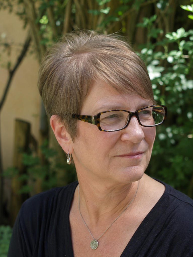 Hairstyles for Thin Fine Hair Over 50 That Work With Glasses