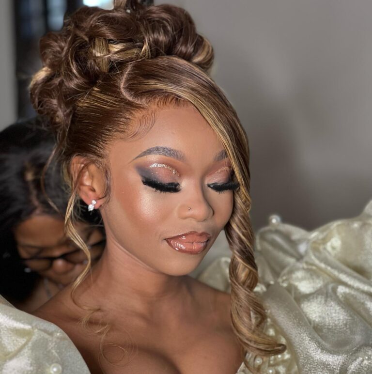 19 Beautiful Prom Hairstyles to Steal the Spotlight